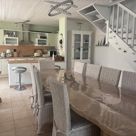 Grand A Pour 10 Personnes - Fr-1-194-298 *