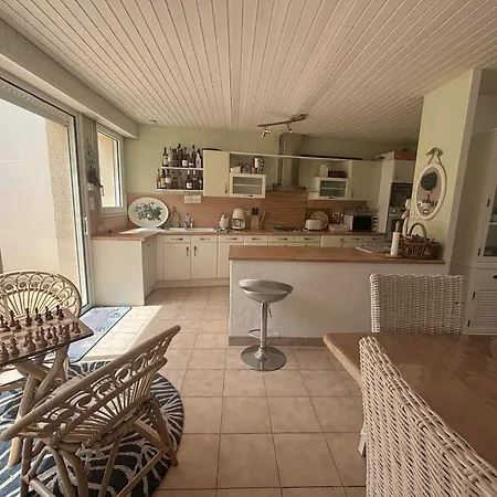 Grand A Pour 10 Personnes - Fr-1-194-298 *