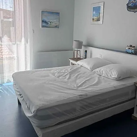 Grand A Pour 10 Personnes - Fr-1-194-298 *
